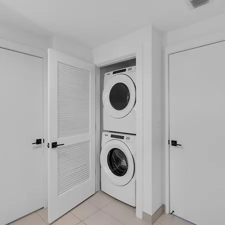 Modern 1 Bedroom In The Heart Of Downtown Doral Hialeah Gardens Exterior photo