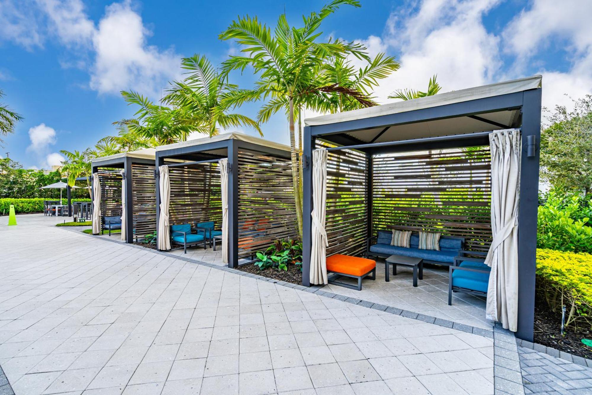 Modern 1 Bedroom In The Heart Of Downtown Doral *