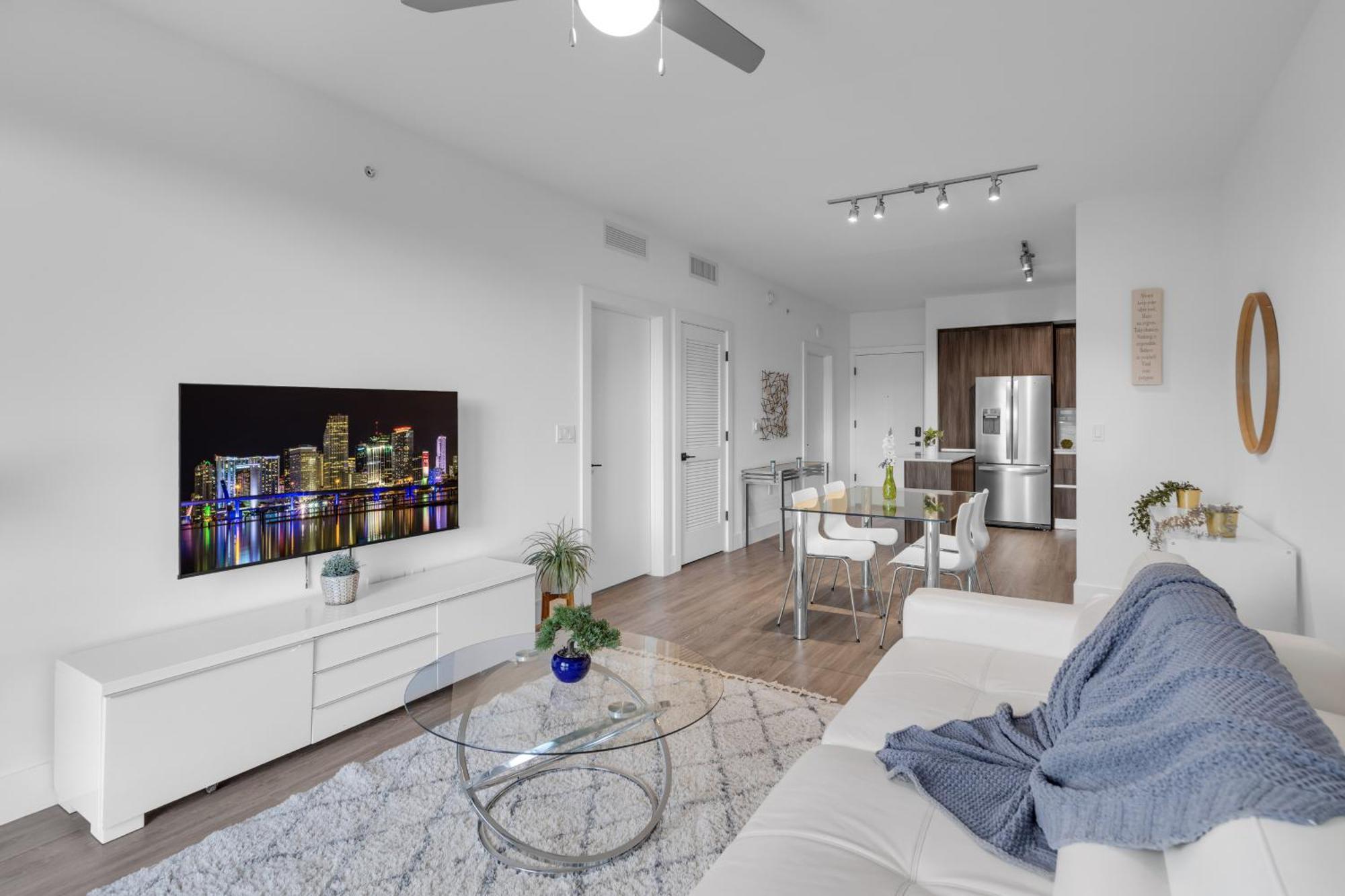 Modern 1 Bedroom In The Heart Of Downtown Doral Appartamento